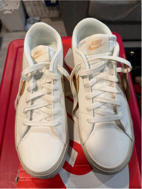 Women's Nike Court Legacy NN White Beige Sneakers Size 10